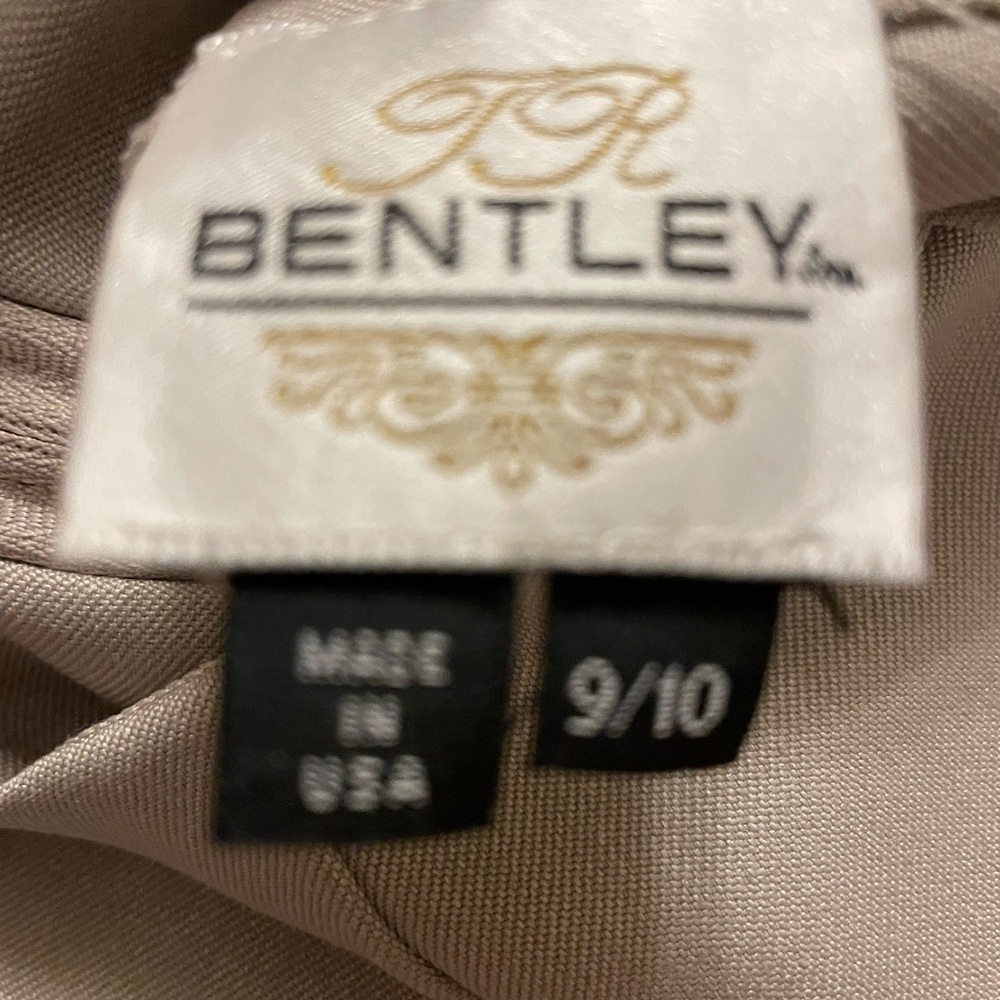 Bentley women’s sizes 9/10 khaki short skirt rear zipper - Picture 3 of 3